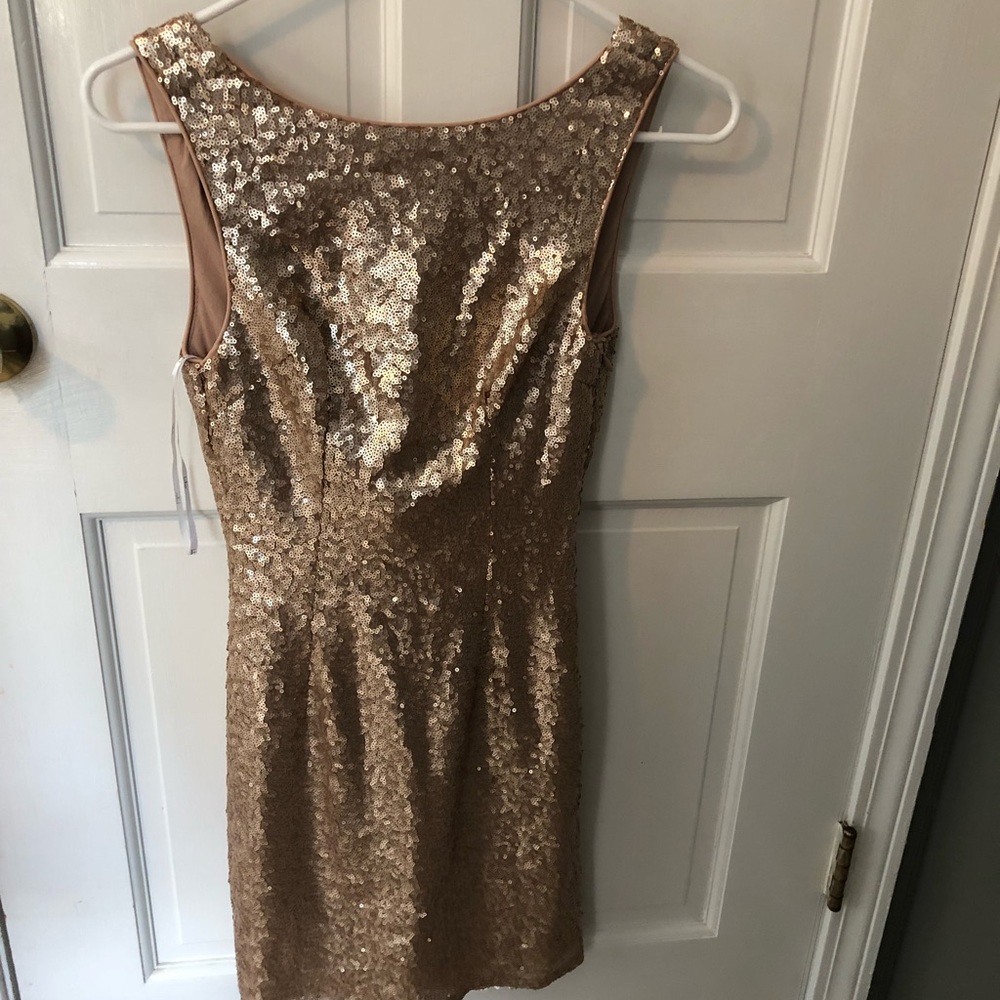 Lulus bodycon scoop back gold dress 🔅